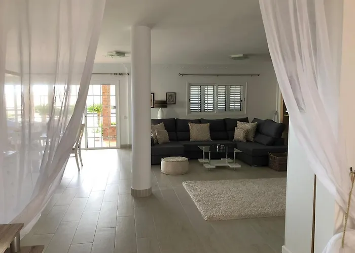 Marianna Con Piscina Climatizada Y Barbacoa * Адехе